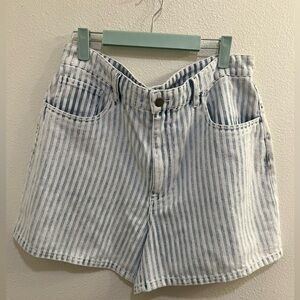 NWT Fahrety Topsail Denim Short Blue Railroad Stripe size 32
